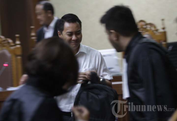 Fayakhun Dituntut 10 Tahun Penjara Denda 1 M