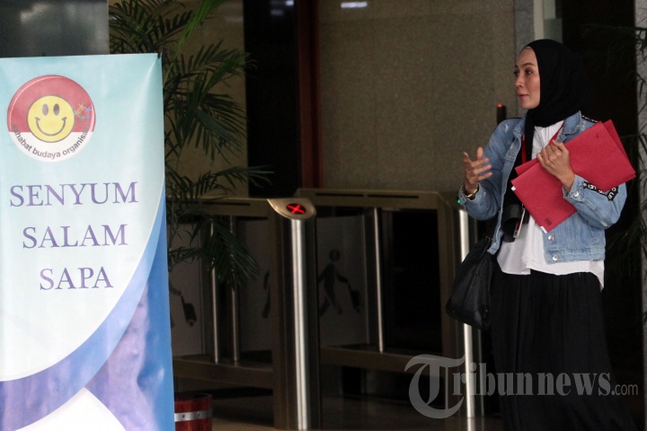 Fenny Steffy Burase Diperiksa KPK