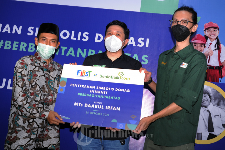First Media Donasi Fasilitas Internet