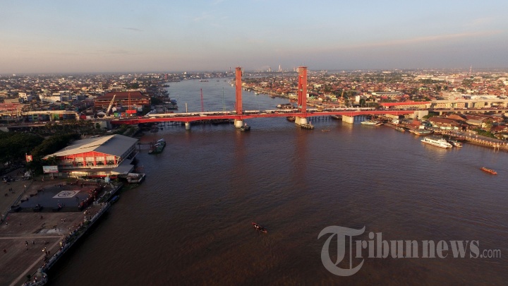 Foto Aerial Jembatan Ampera