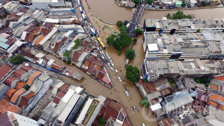 Foto Udara Banjir Rendam Jalan Jatinegara Barat