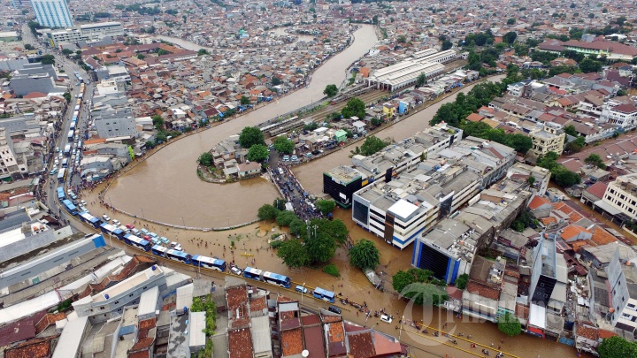 Foto Udara Banjir Rendam Jalan Jatinegara Barat