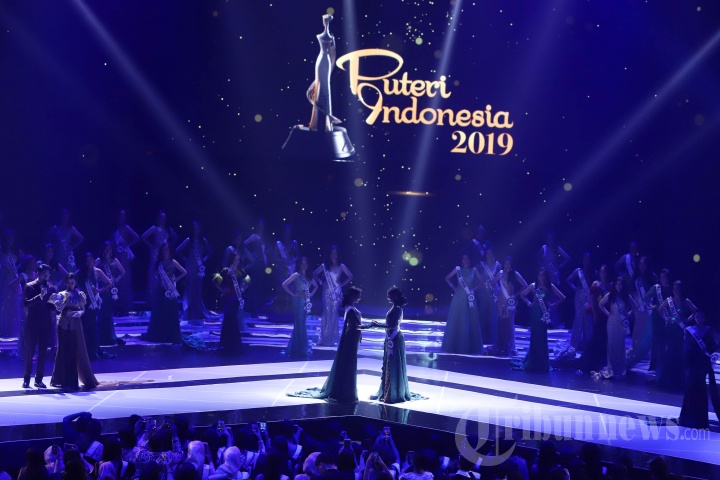 Frederika Alexis Cull Raih Gelar Puteri Indonesia 2019