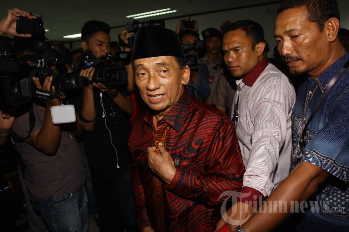 Fuad Amin Imron Jalani Sidang Perdana