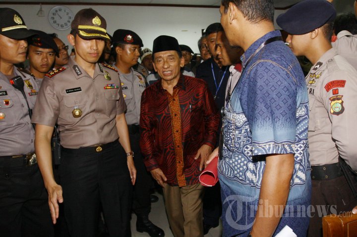 Fuad Amin Imron Jalani Sidang Perdana