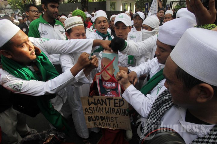 FUI Aksi Mengecam Kekerasan Rohingya