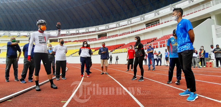 Ganjar Pranowo Tinjau Pembangunan Stadion Jatidiri Semarang