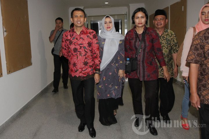 Gatot dan Evy Jalani Sidang Perdana di Pengadilan Tipikor