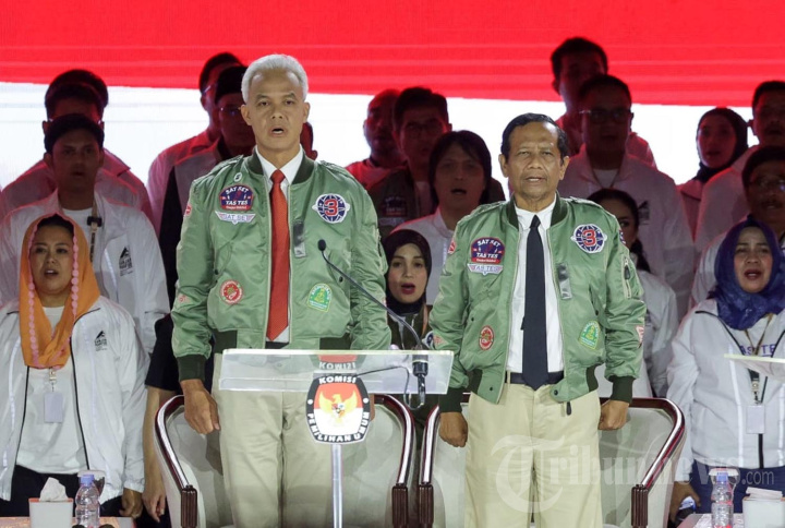 Gaya Ganjar Pranowo pada Debat Ketiga Calon Presiden 2024