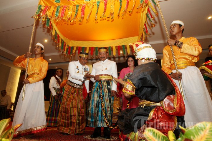 Gelar Bangsawan Bone untuk Kapolri