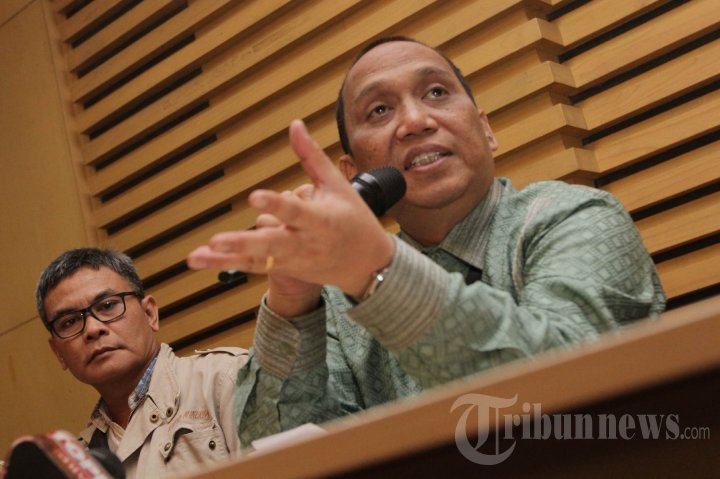 Gelar Barang Bukti OTT Anggota DPRD Banten