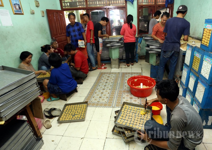Geliat Sentra Kue Lebaran Kwitang