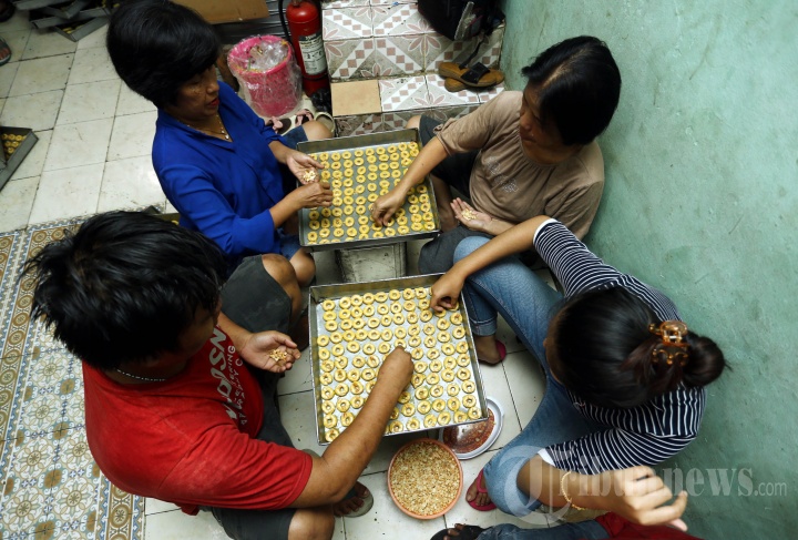 Geliat Sentra Kue Lebaran Kwitang