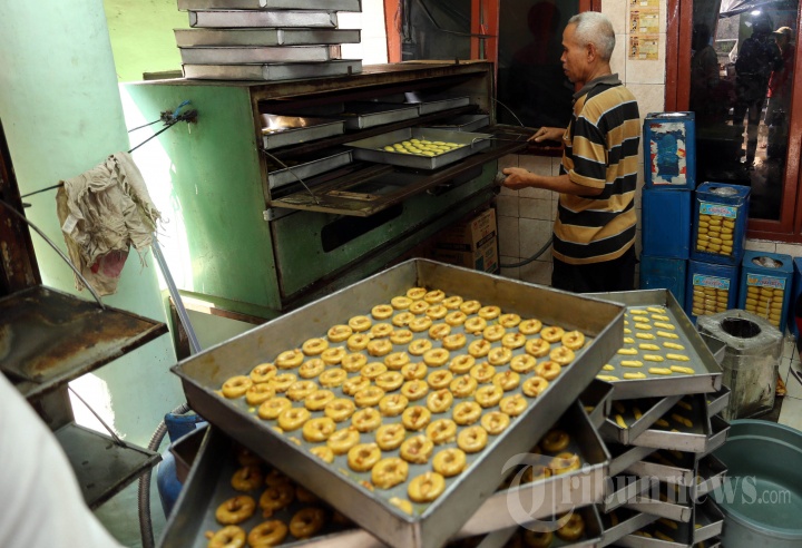 Geliat Sentra Kue Lebaran Kwitang