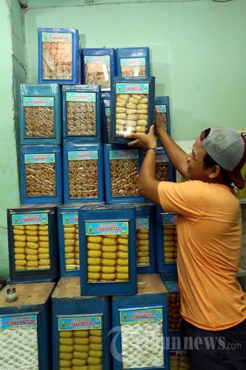 Geliat Sentra Kue Lebaran Kwitang