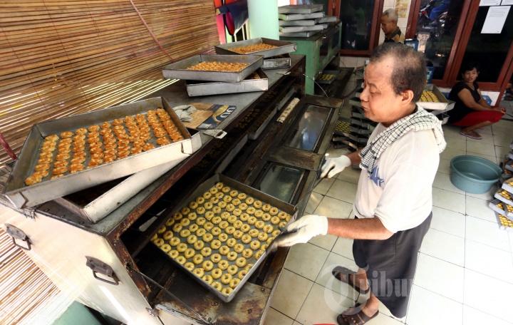 Geliat Sentra Kue Lebaran Kwitang