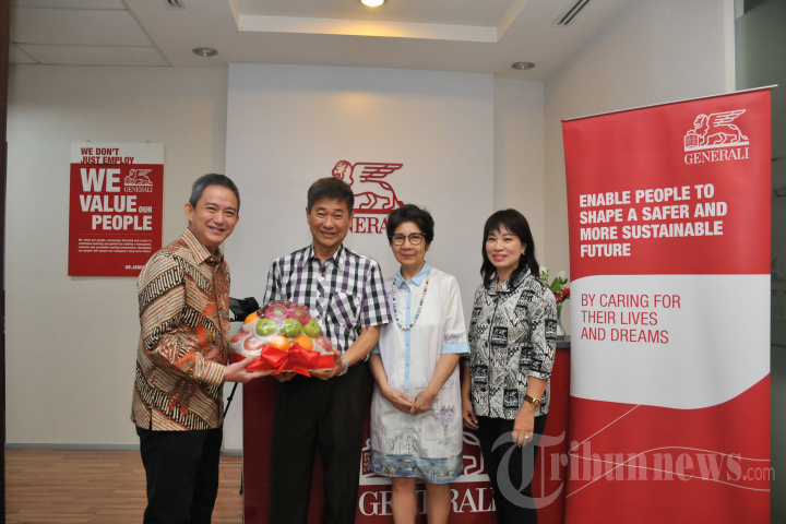 Generali Membayarkan Klaim Nasabah di Surabaya