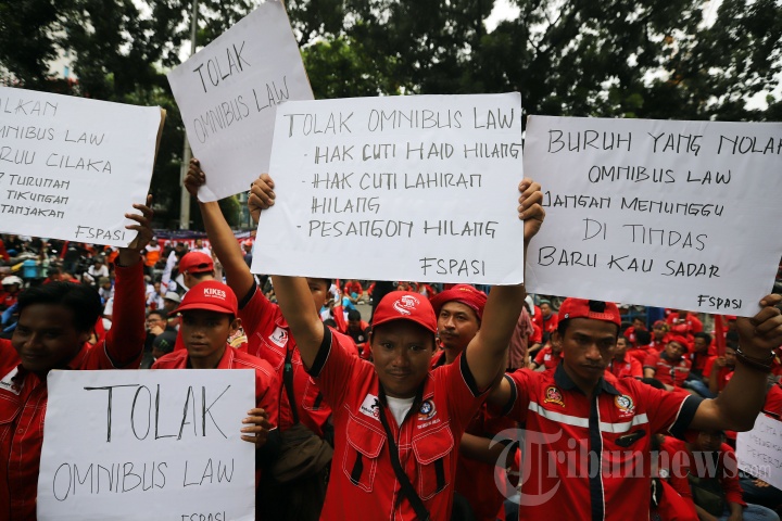 Gerakan Buruh Jakarta Demo Tolak Omnibus Law