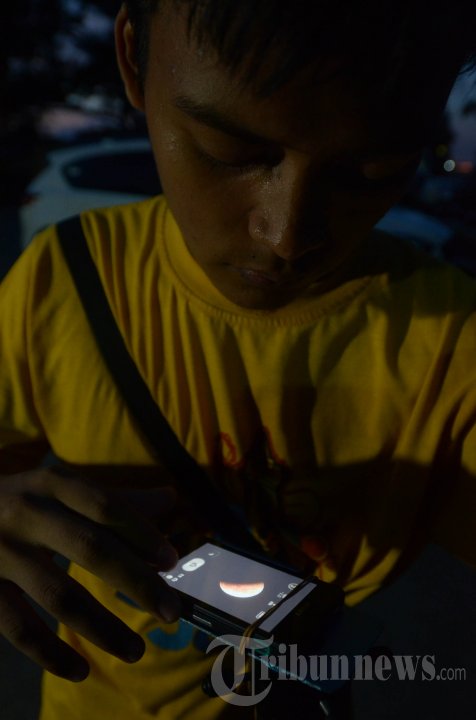 Gerhana Bulan di Surabaya
