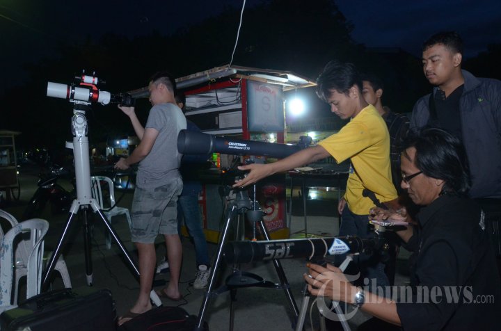 Gerhana Bulan di Surabaya