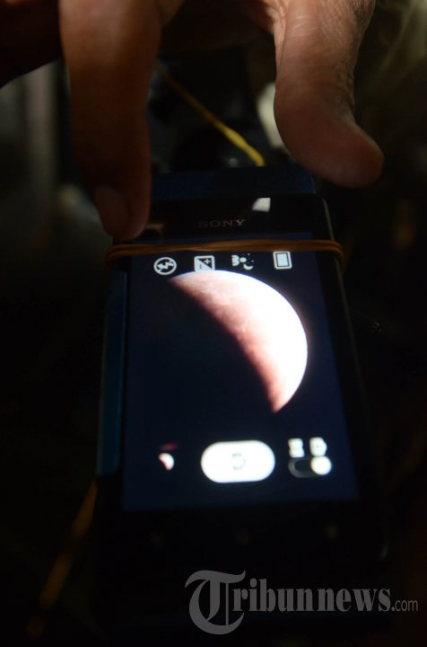 Gerhana Bulan di Surabaya