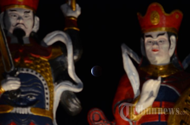 Gerhana Bulan di Surabaya