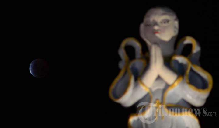 Gerhana Bulan di Surabaya