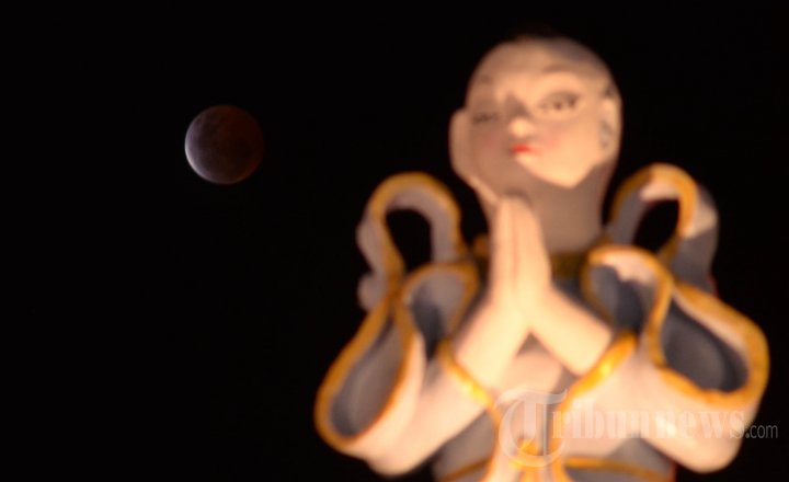 Gerhana Bulan di Surabaya