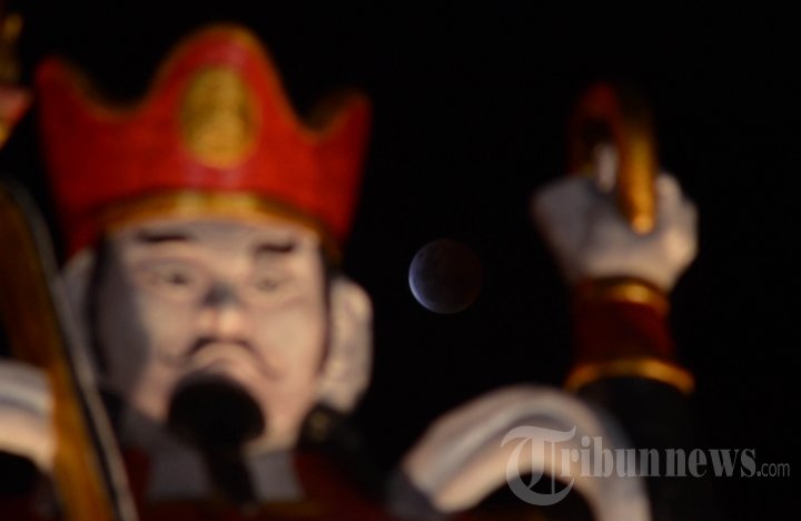 Gerhana Bulan di Surabaya