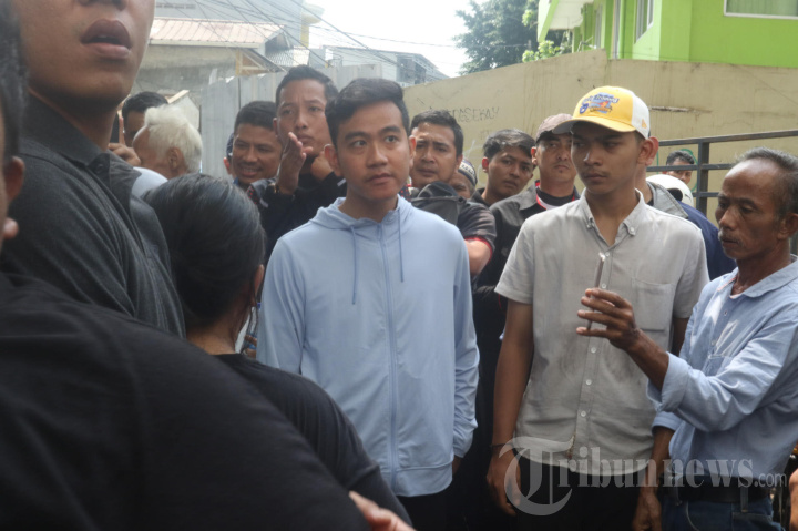 Gibran Blusukan di Pasar Rumput Jakarta