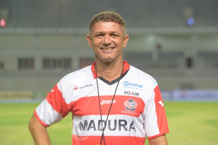 Gomes De Olievera Pelatih Madura United
