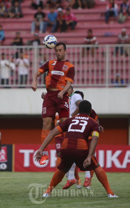 Goran Ganchep Duel Bola Atas