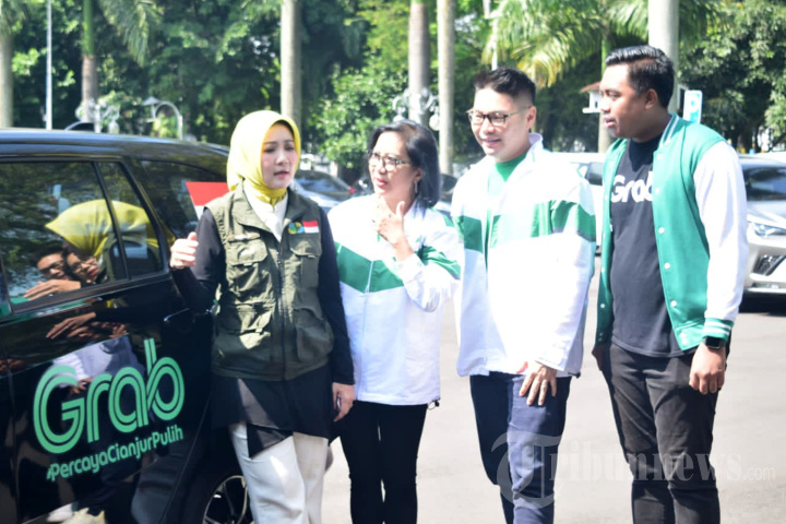 Grab Serahkan Bantuan Korban Gempa Cianjur