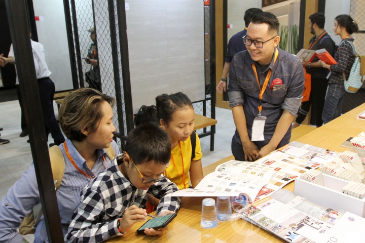 Granito TM Pamerkan Penutup Lantai Stylish