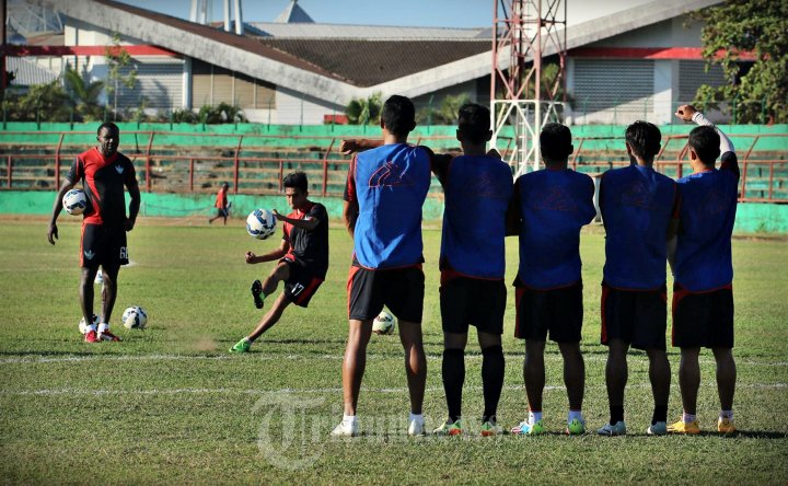 Gresik FC Uji Coba Lapangan Piala Presiden RI