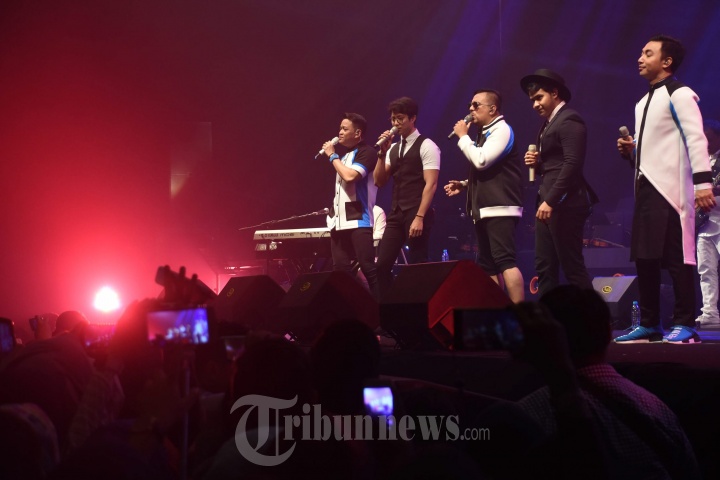 Grup Band Kahitna Konser di GCC Surabaya