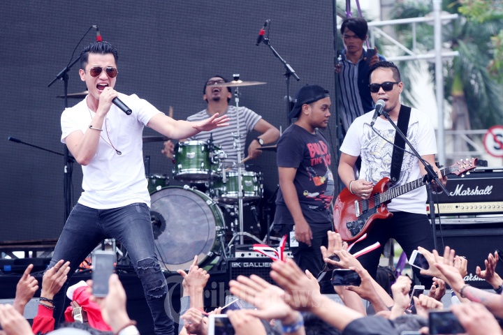 Grup Musik Drive Hibur Massa Aksi KitaIndonesia