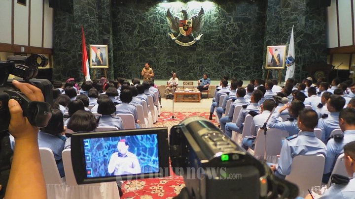 Gubernur Ahok Beri Kuliah Umum Pelajar SMA Tarnus