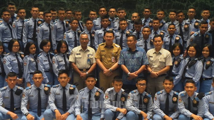 Gubernur Ahok Beri Kuliah Umum Pelajar SMA Tarnus