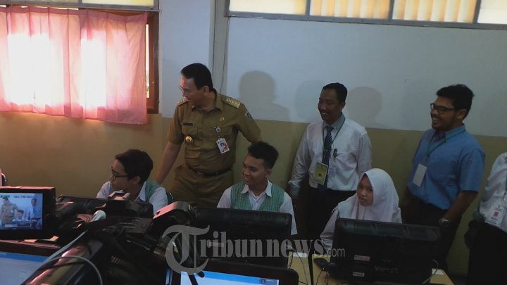 Gubernur Ahok Lakukan Inspeksi Ujian Nasional Berbasis Komputer