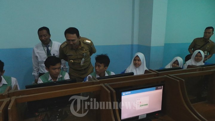 Gubernur Ahok Lakukan Inspeksi Ujian Nasional Berbasis Komputer