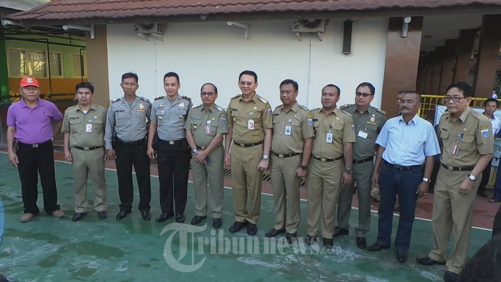 Gubernur Ahok Lakukan Inspeksi Ujian Nasional Berbasis Komputer