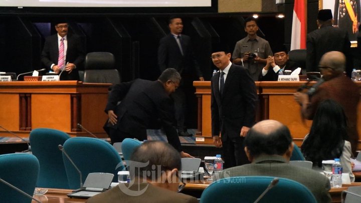 Gubernur DKI dan Wagub DKI Ajukan APBD ke DPRD DKI