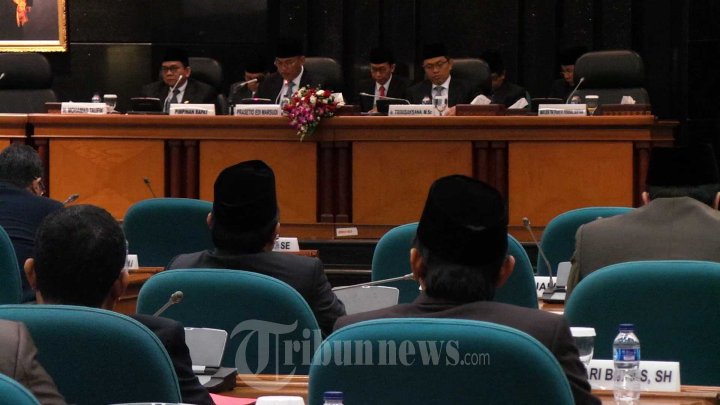 Gubernur DKI dan Wagub Pimping Sidang Paripurna RAPBD 2016