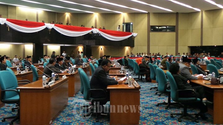 Gubernur DKI Hadiri Sidang Paripurna DPRD DKI