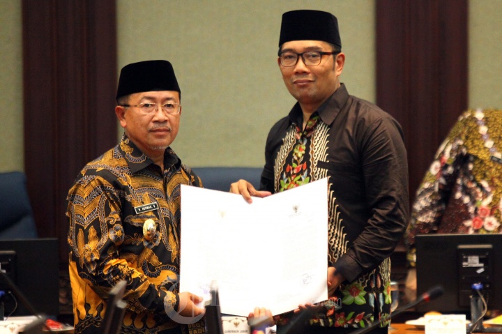 Gubernur Jabar Serahkan Surat Plt Bupati Cianjur dan Indramayu
