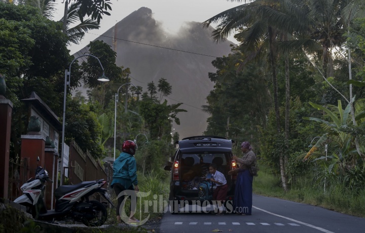 Gunung Merapi Yogyakarta Berstatus Waspada