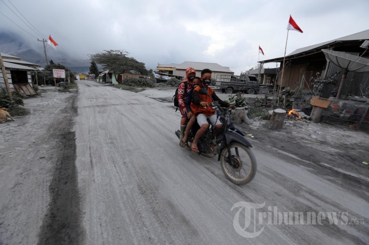 Pascaerupsi Gunung Sinabung, Debu Vulkanik Selimuti Kota Berastagi