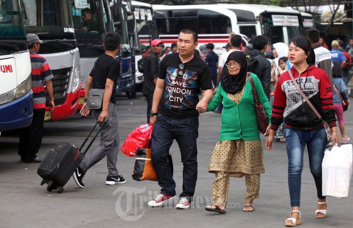 H+4 Arus Balik di Terminal Leuwipangjang Bandung Ramai