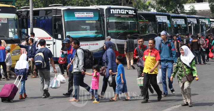 H+4 Arus Balik di Terminal Leuwipangjang Bandung Ramai